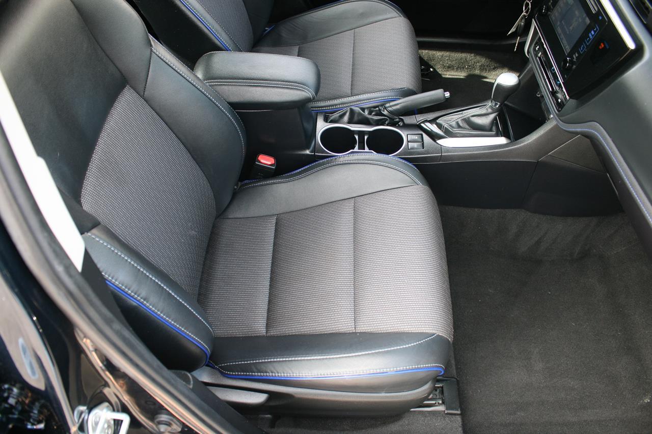 Toyota Corolla SE CVT (Natl) 2019