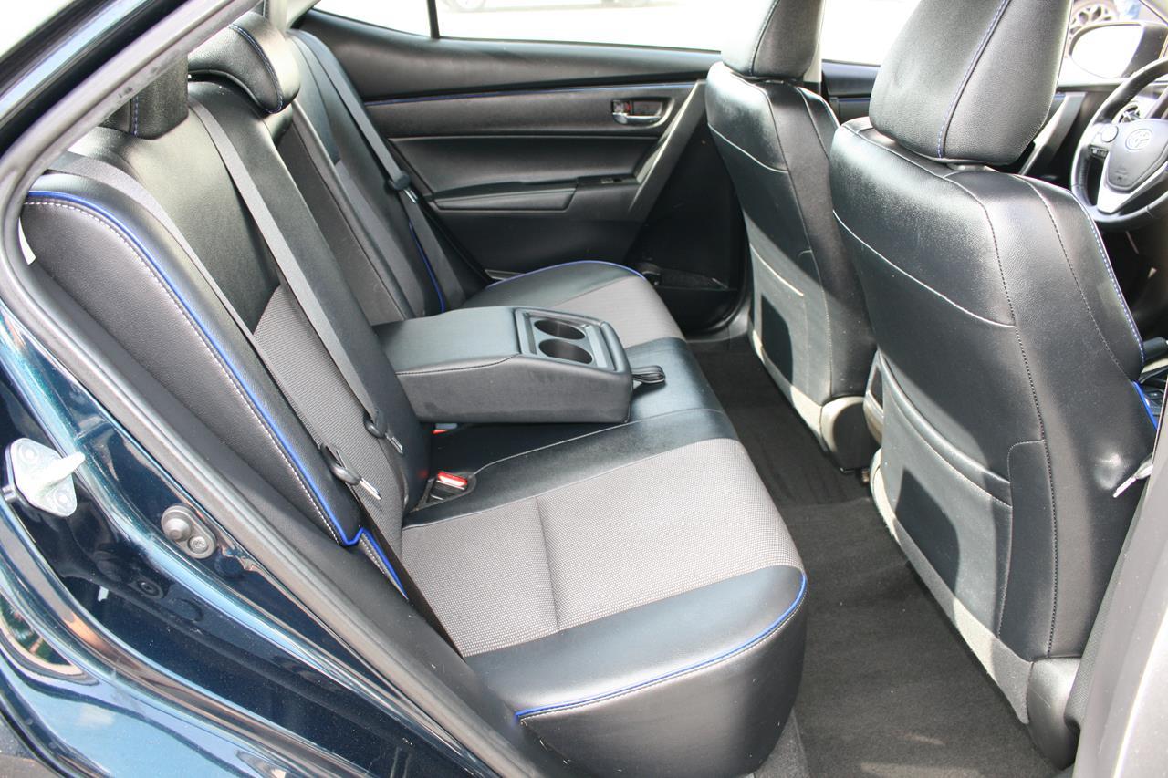 Toyota Corolla SE CVT (Natl) 2019