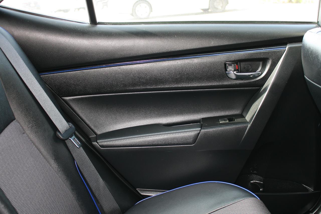 Toyota Corolla SE CVT (Natl) 2019