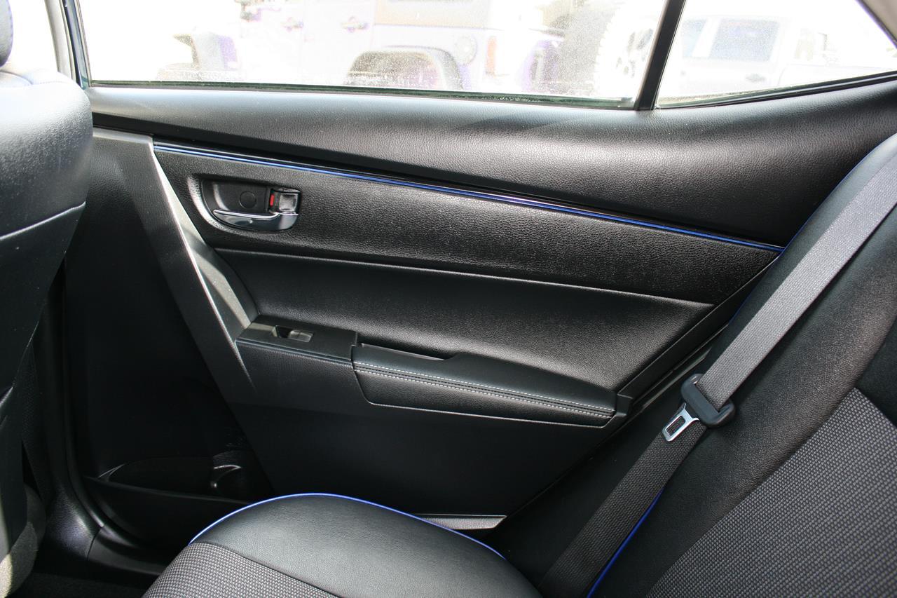 Toyota Corolla SE CVT (Natl) 2019