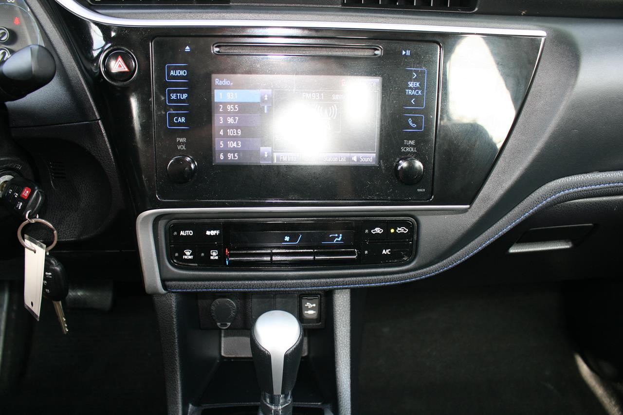 Toyota Corolla SE CVT (Natl) 2019