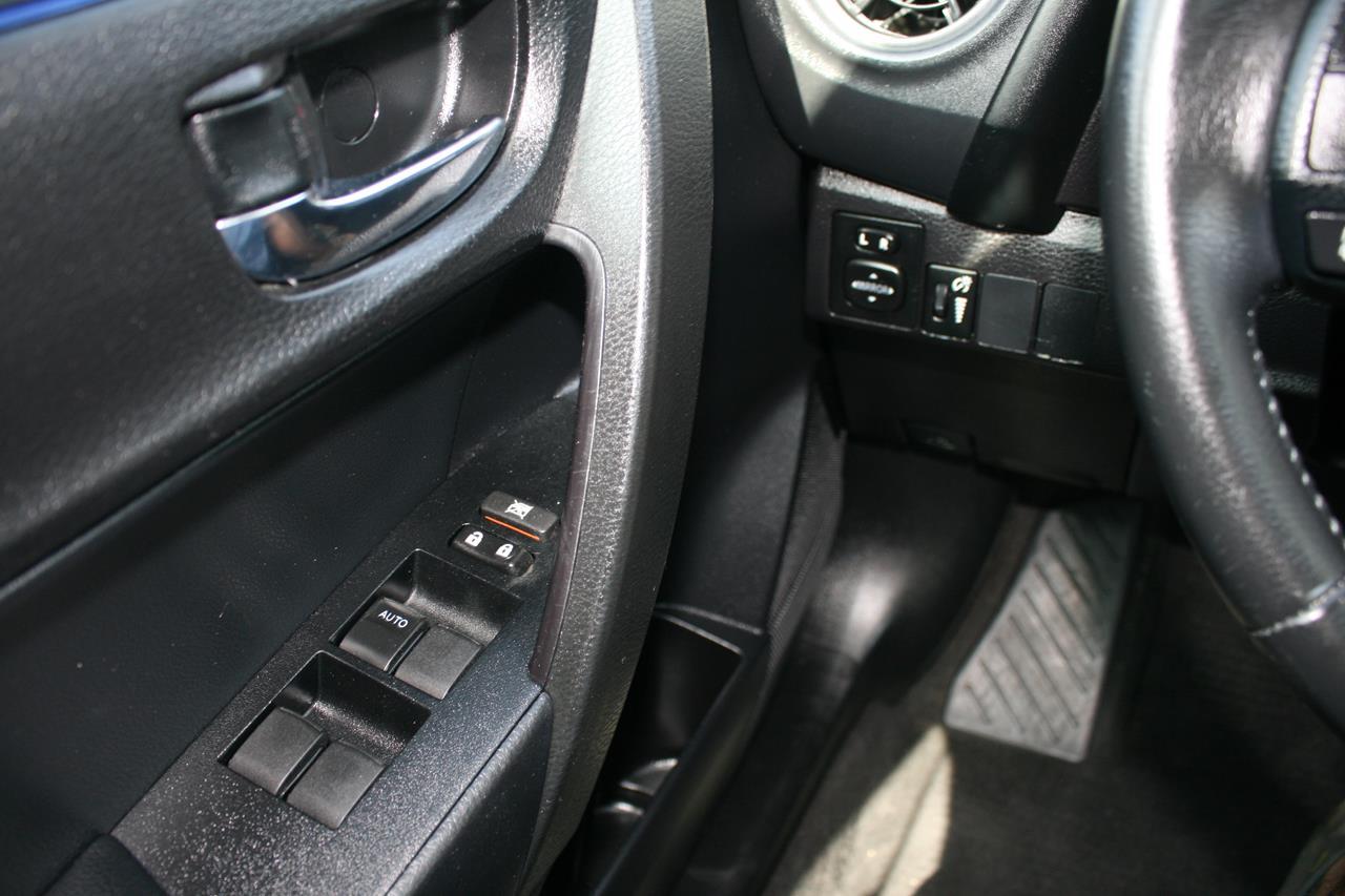 Toyota Corolla SE CVT (Natl) 2019