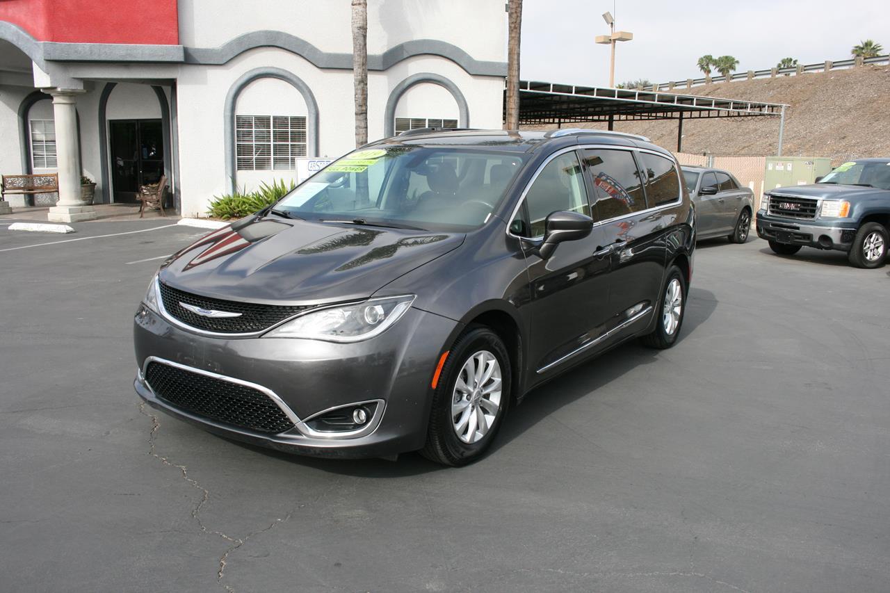 Chrysler Pacifica Touring L FWD 2019