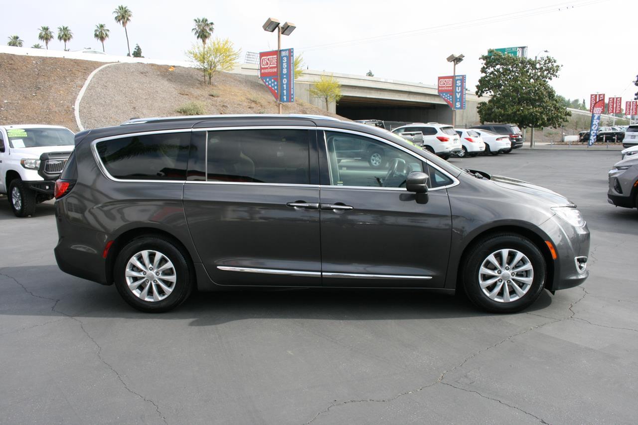 Chrysler Pacifica Touring L FWD 2019