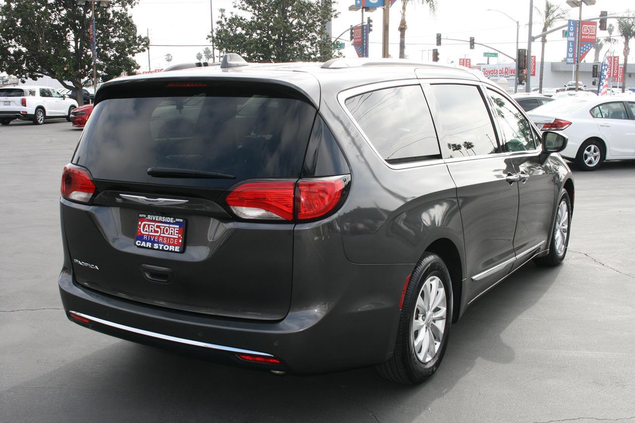 Chrysler Pacifica Touring L FWD 2019