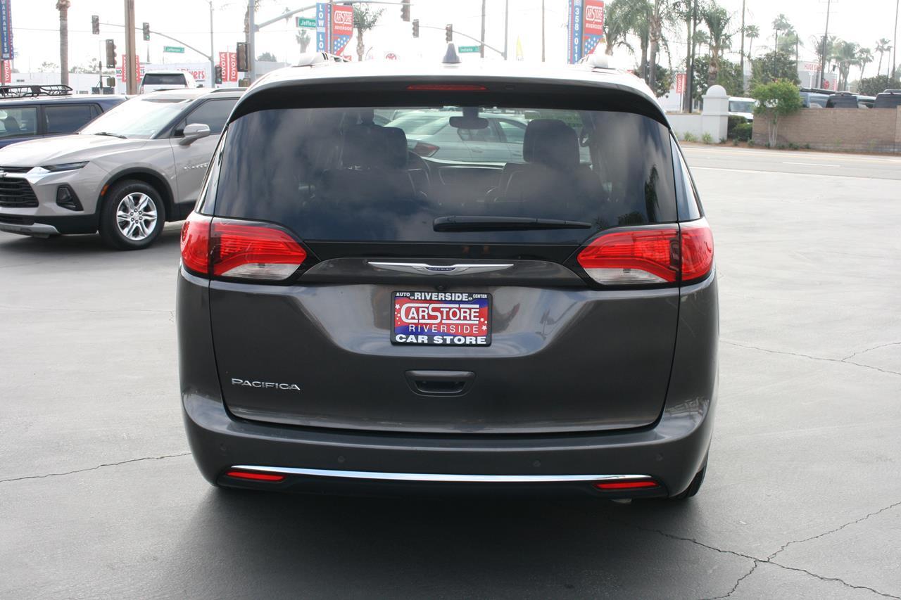 Chrysler Pacifica Touring L FWD 2019
