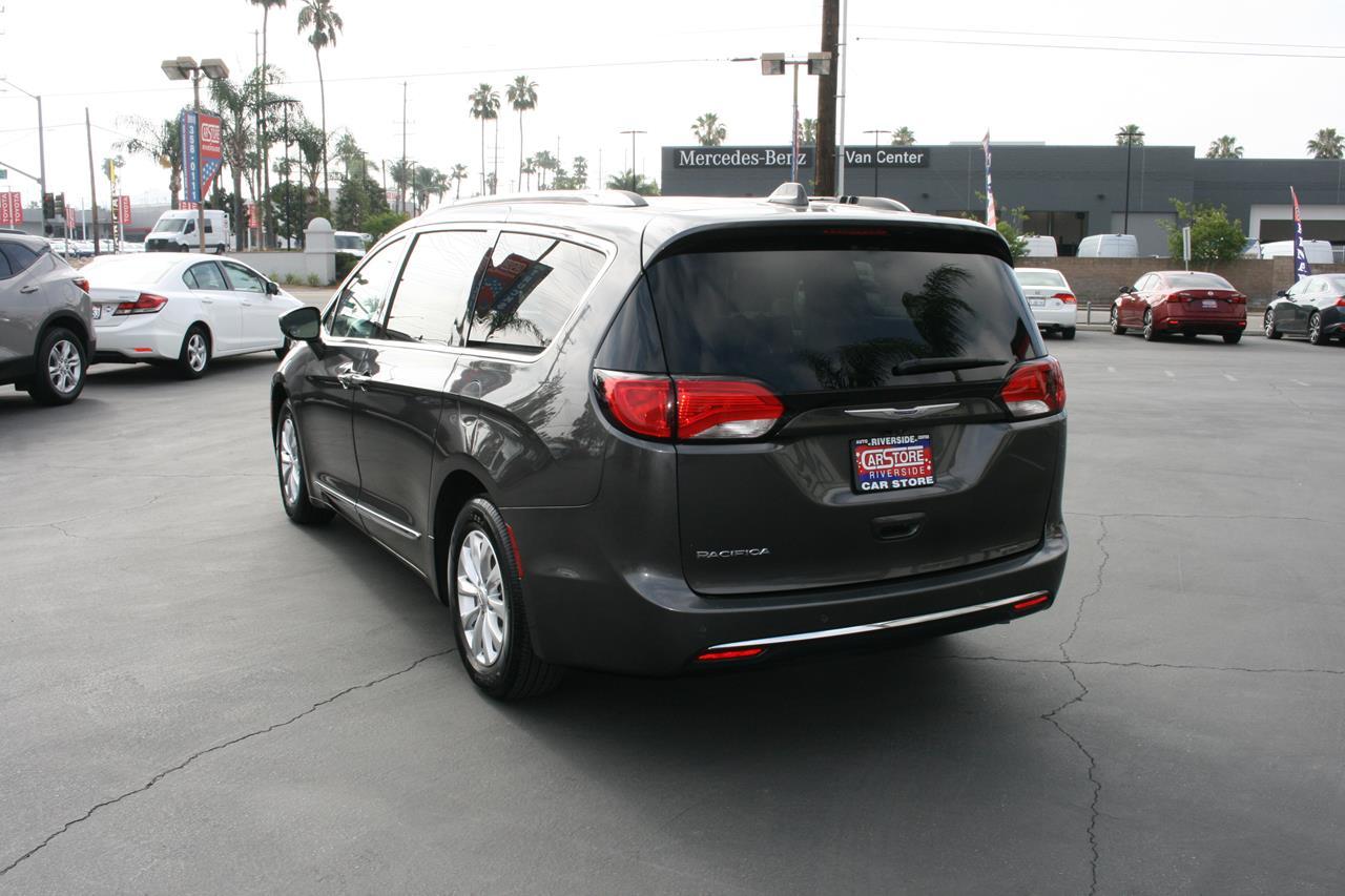 Chrysler Pacifica Touring L FWD 2019