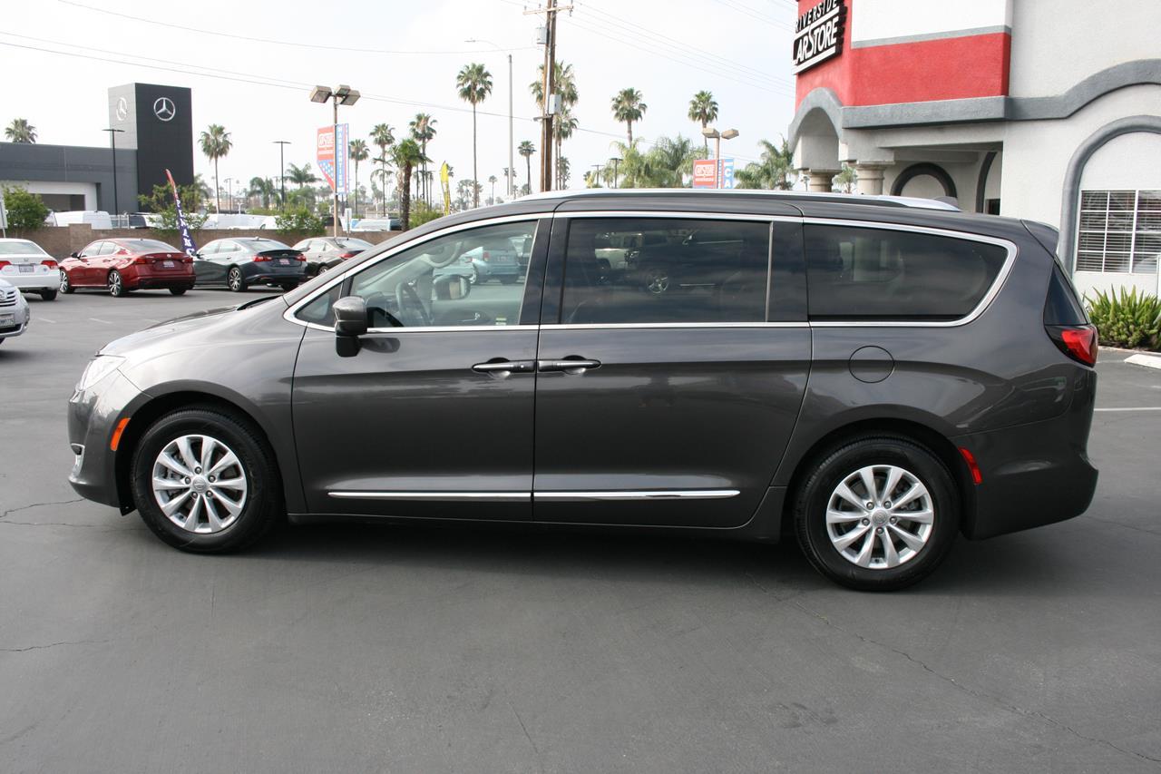 Chrysler Pacifica Touring L FWD 2019