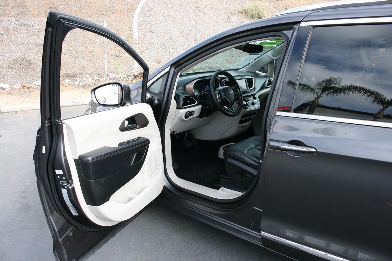 Chrysler Pacifica Touring L FWD 2019