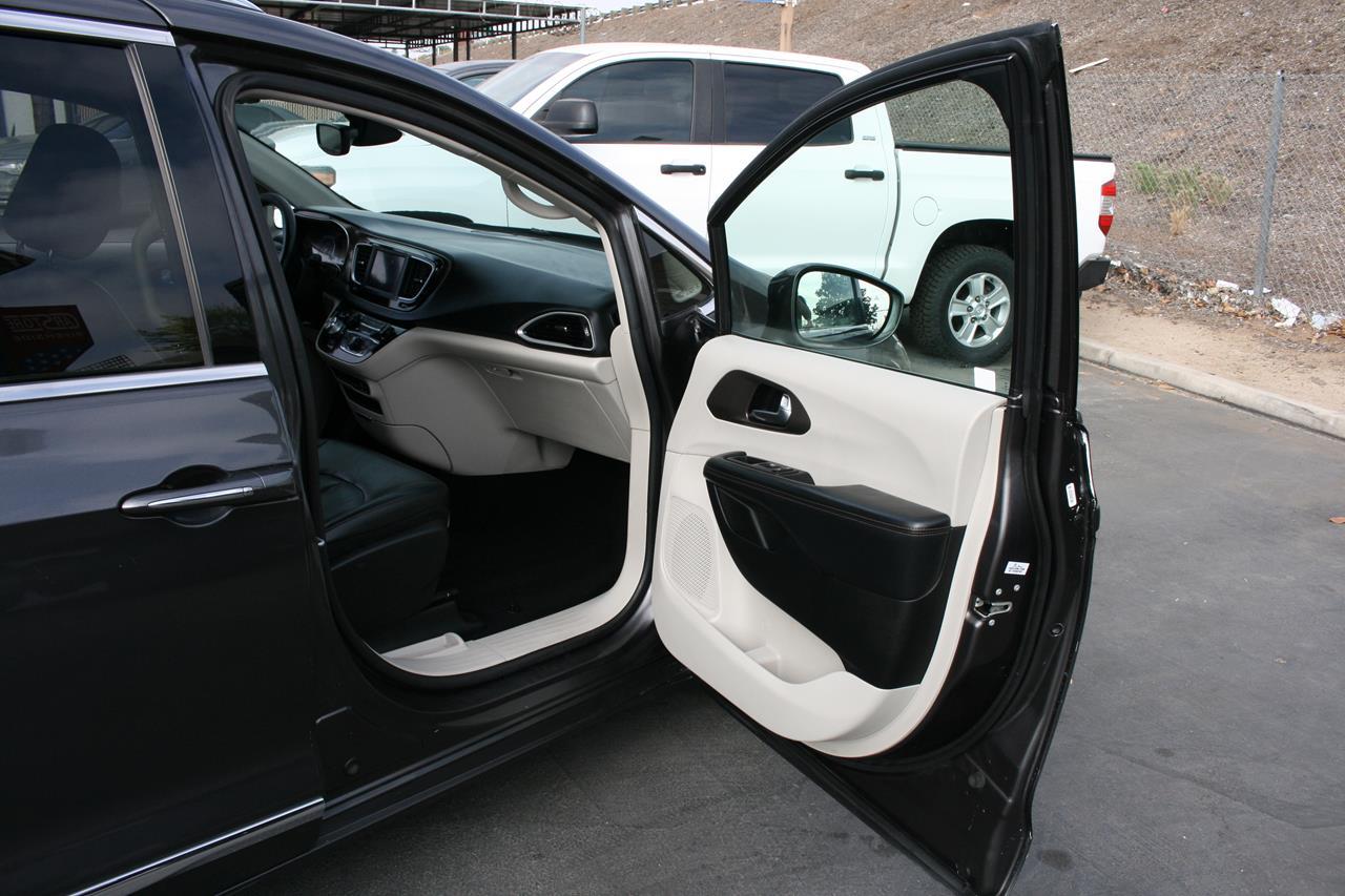 Chrysler Pacifica Touring L FWD 2019