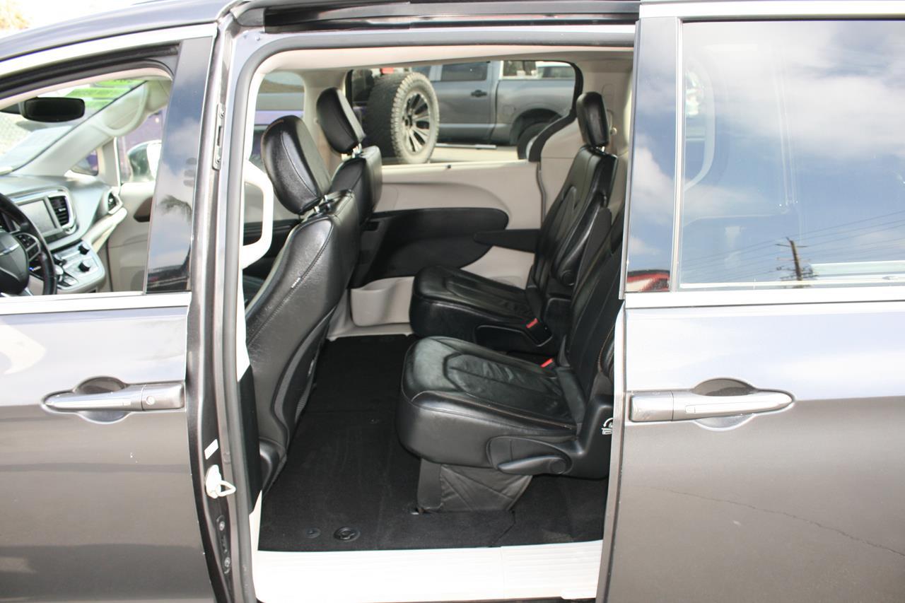 Chrysler Pacifica Touring L FWD 2019