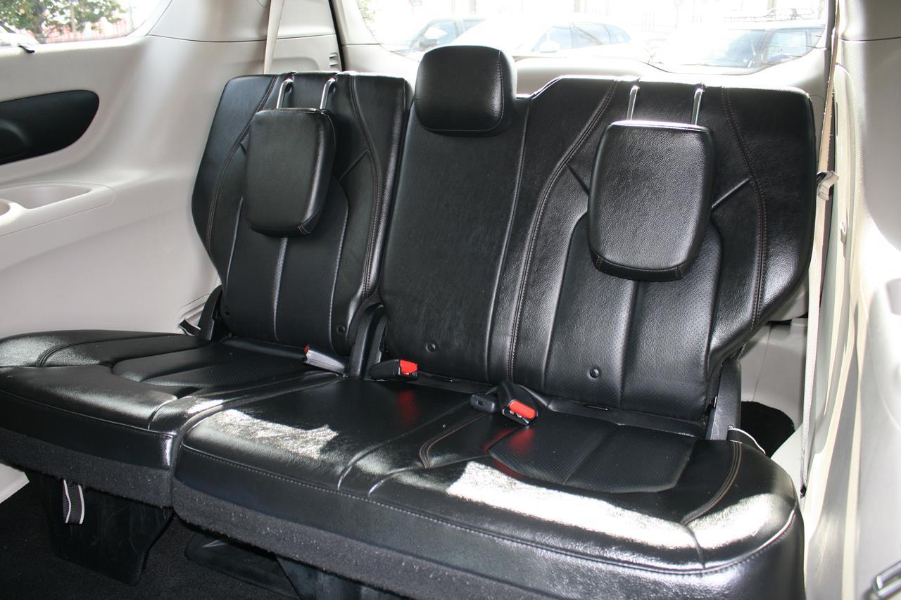 Chrysler Pacifica Touring L FWD 2019