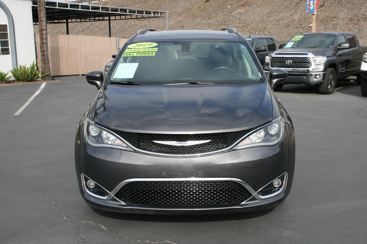 Chrysler Pacifica Touring L FWD 2019