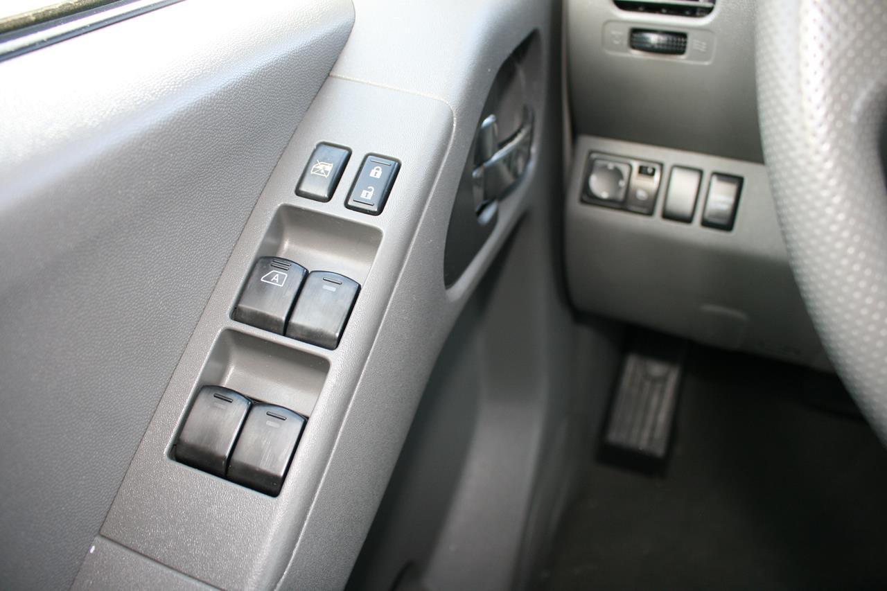 Nissan Frontier 2WD Crew Cab SWB Auto SE 2008