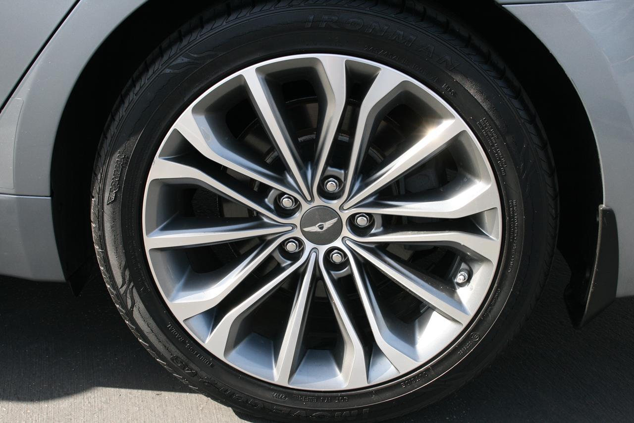 Hyundai Genesis 4dr Sdn V6 3.8L RWD 2016