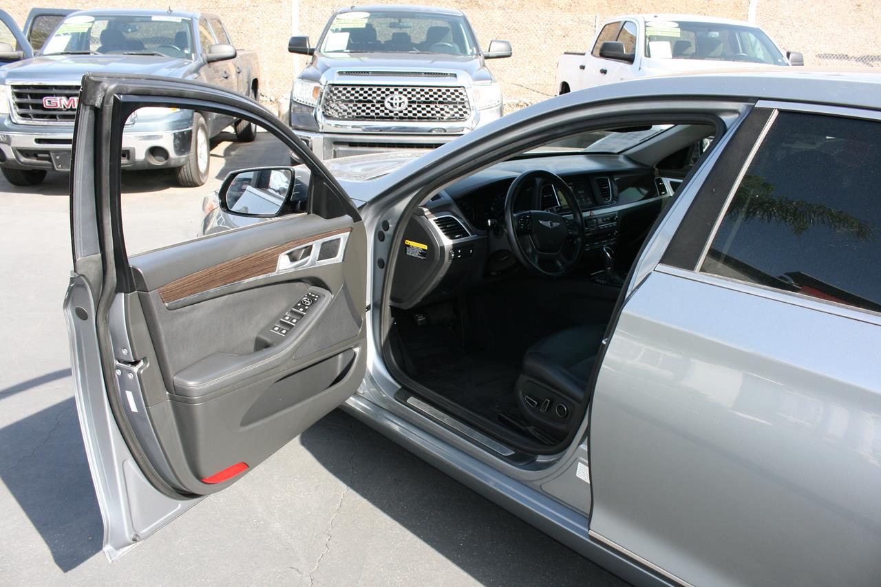 Hyundai Genesis 4dr Sdn V6 3.8L RWD 2016