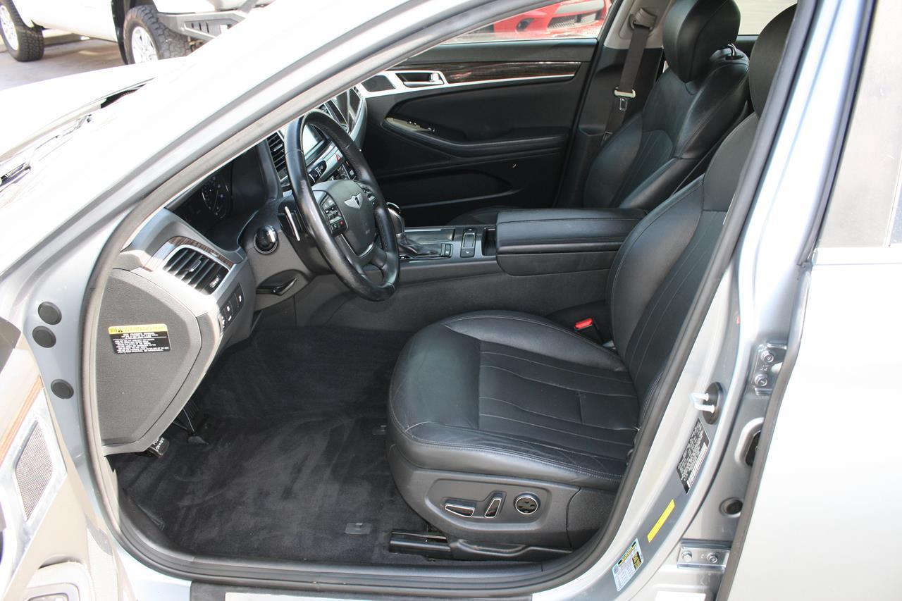 Hyundai Genesis 4dr Sdn V6 3.8L RWD 2016