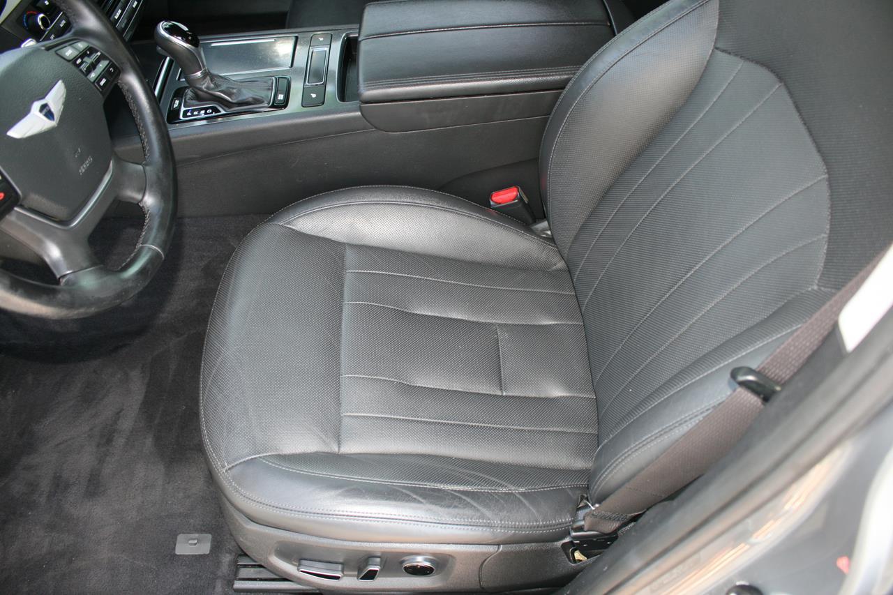 Hyundai Genesis 4dr Sdn V6 3.8L RWD 2016