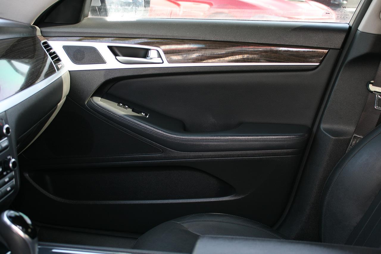 Hyundai Genesis 4dr Sdn V6 3.8L RWD 2016