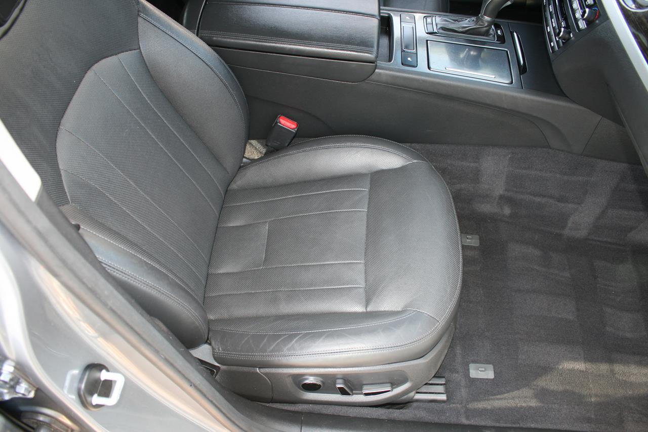 Hyundai Genesis 4dr Sdn V6 3.8L RWD 2016