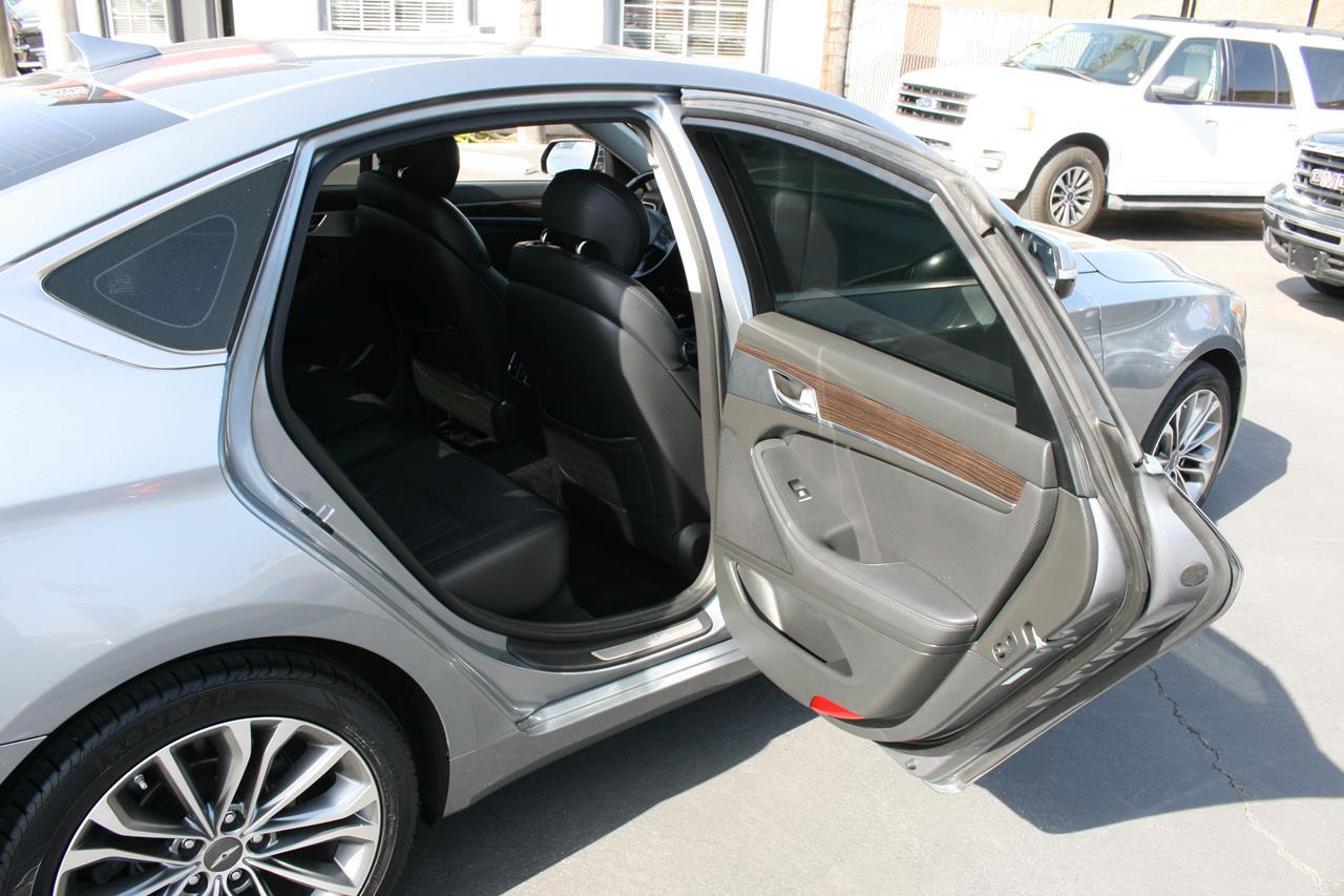 Hyundai Genesis 4dr Sdn V6 3.8L RWD 2016