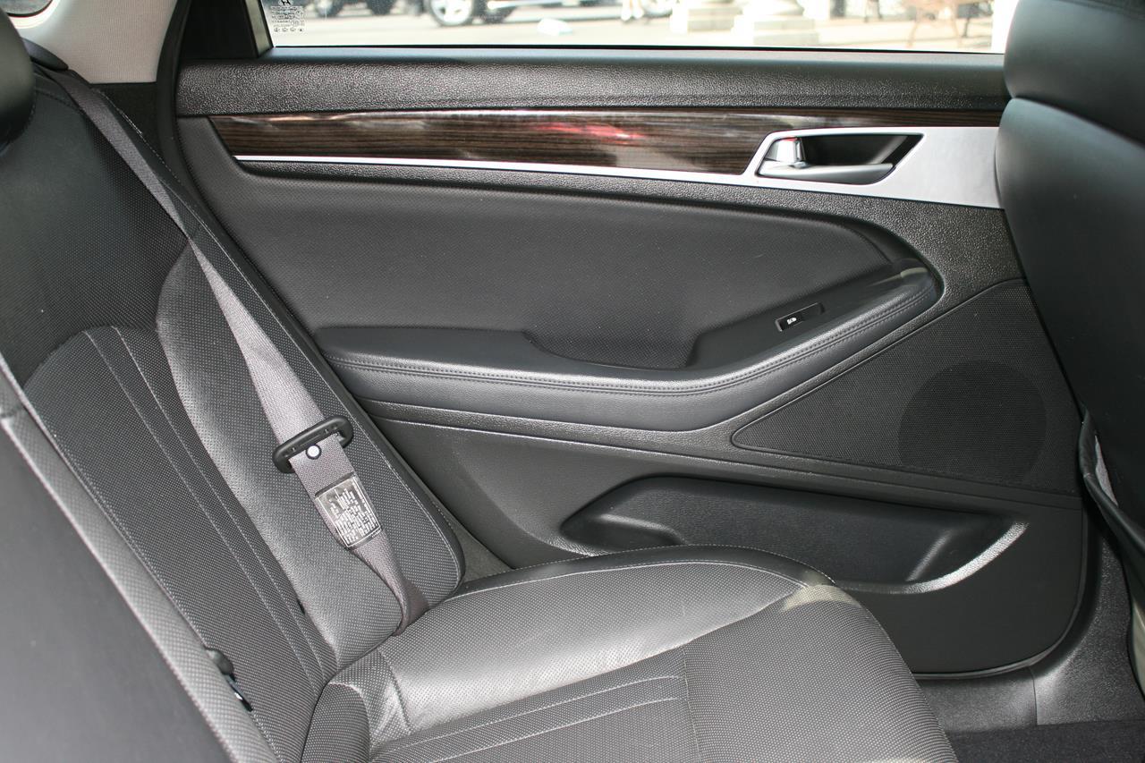 Hyundai Genesis 4dr Sdn V6 3.8L RWD 2016