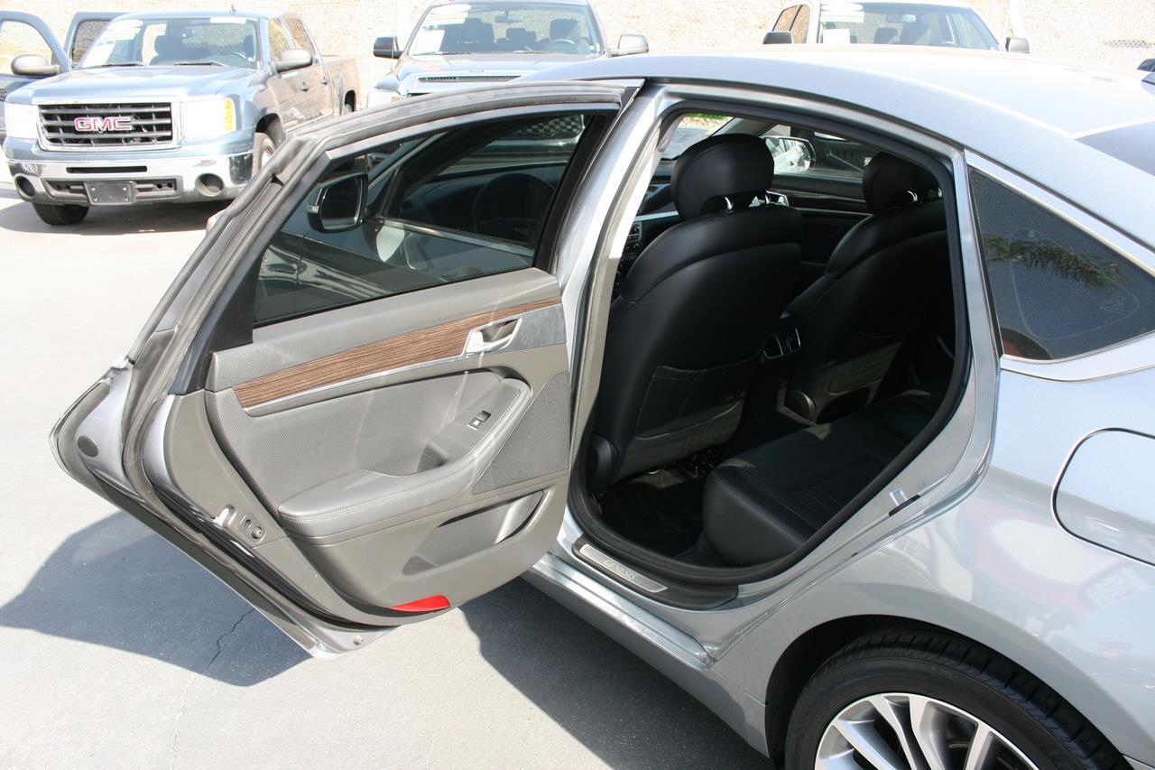 Hyundai Genesis 4dr Sdn V6 3.8L RWD 2016