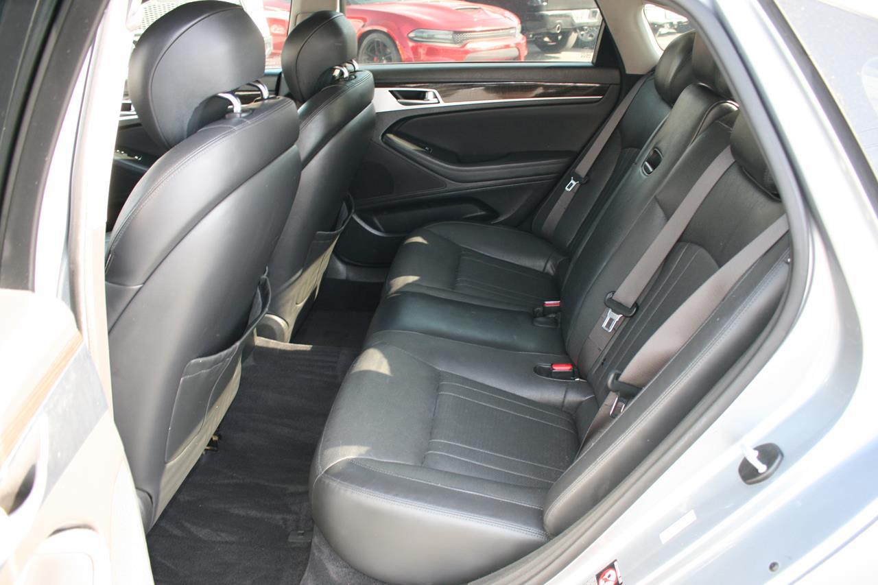 Hyundai Genesis 4dr Sdn V6 3.8L RWD 2016