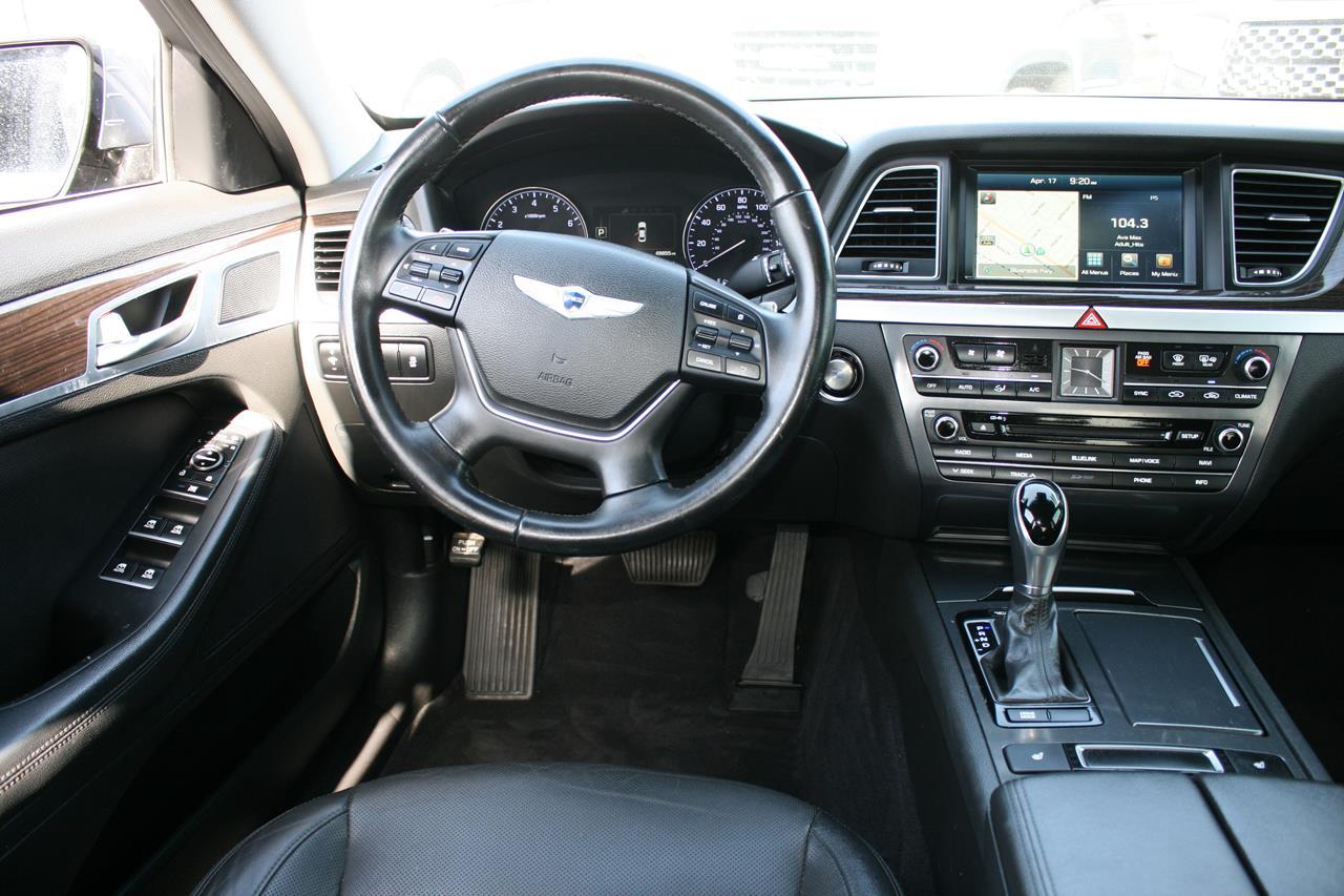 Hyundai Genesis 4dr Sdn V6 3.8L RWD 2016