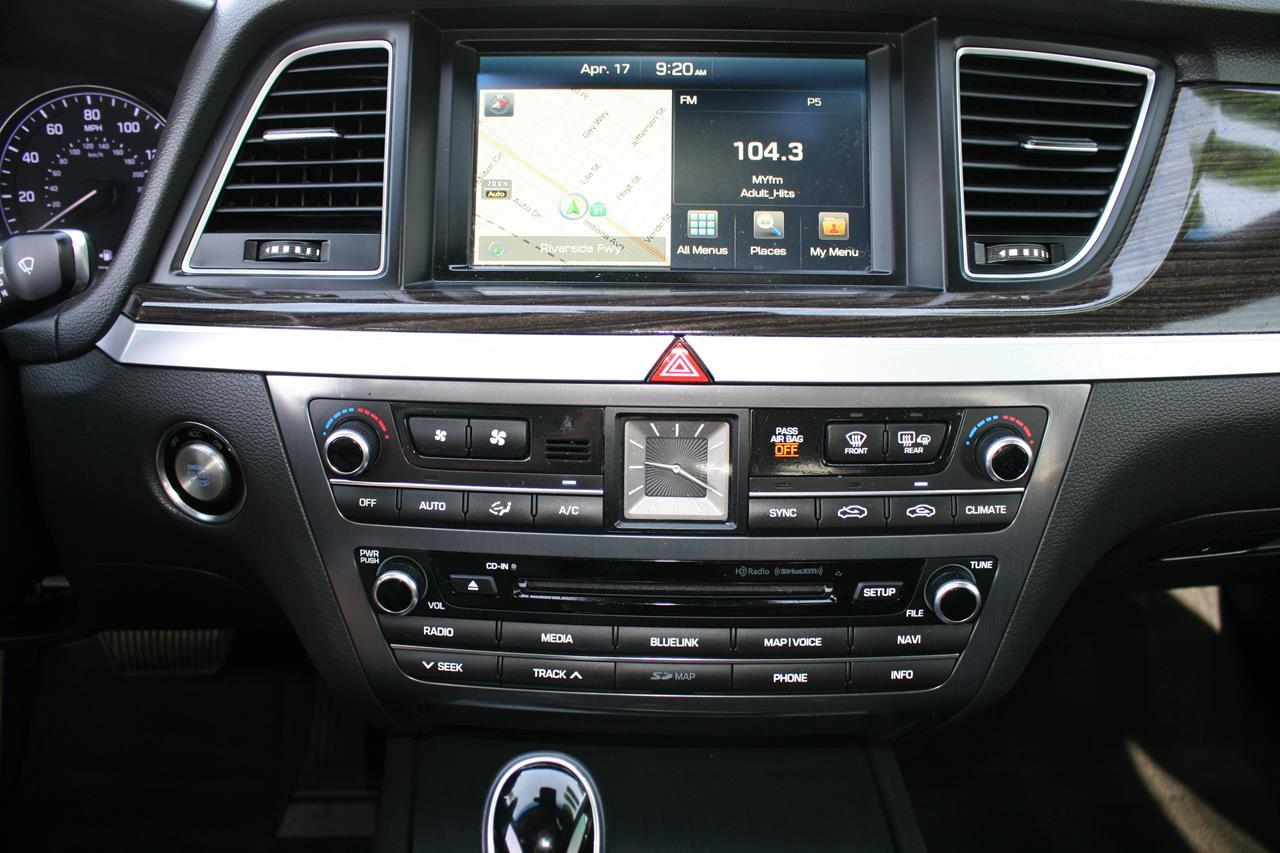 Hyundai Genesis 4dr Sdn V6 3.8L RWD 2016