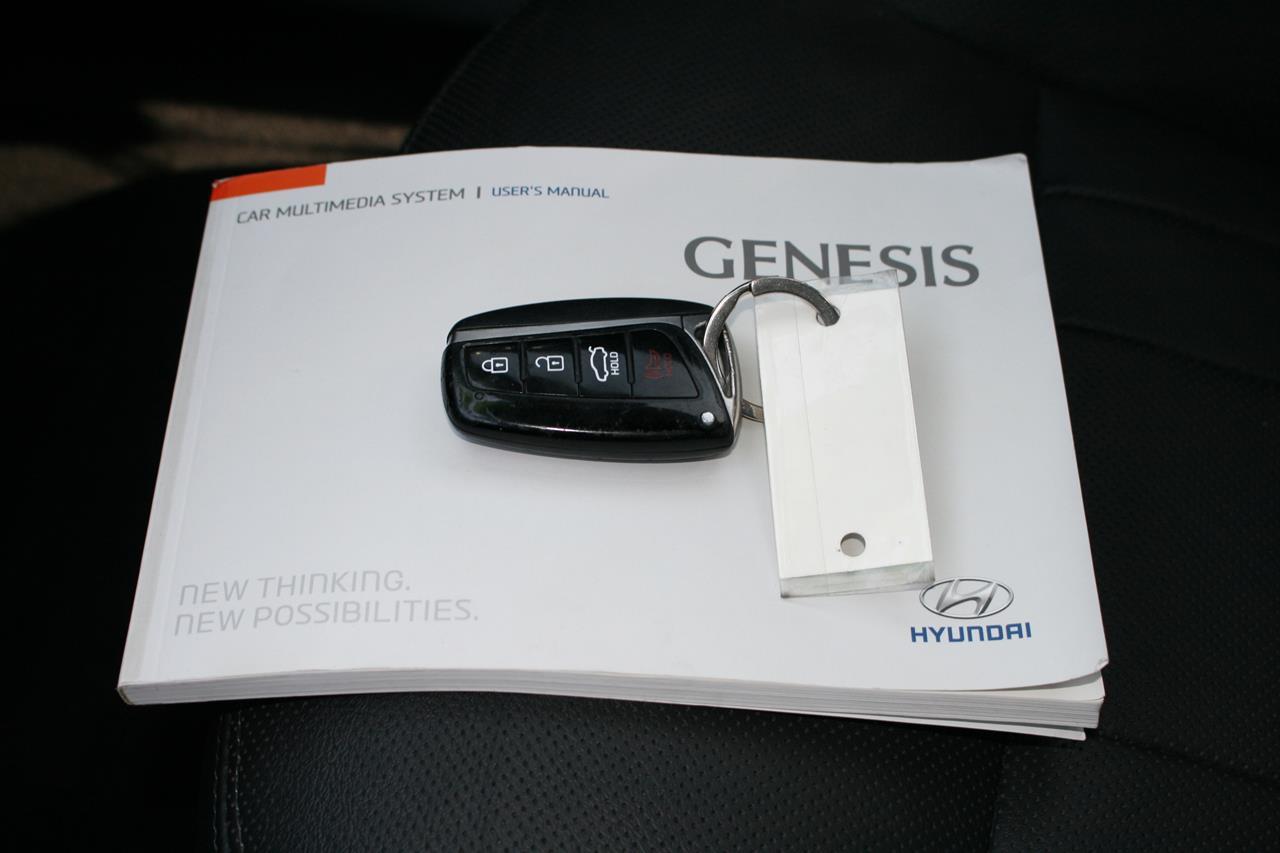 Hyundai Genesis 4dr Sdn V6 3.8L RWD 2016