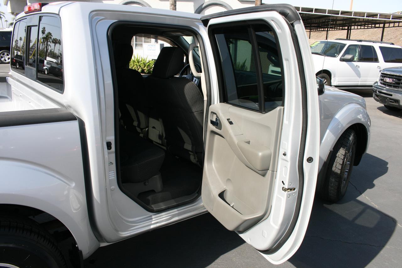 Nissan Frontier Crew Cab 4x2 Desert Runner Auto *Ltd Avail* 2019