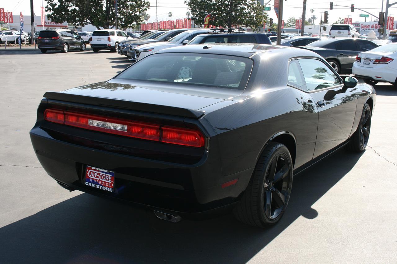 Dodge Challenger 2dr Cpe R/T 2011