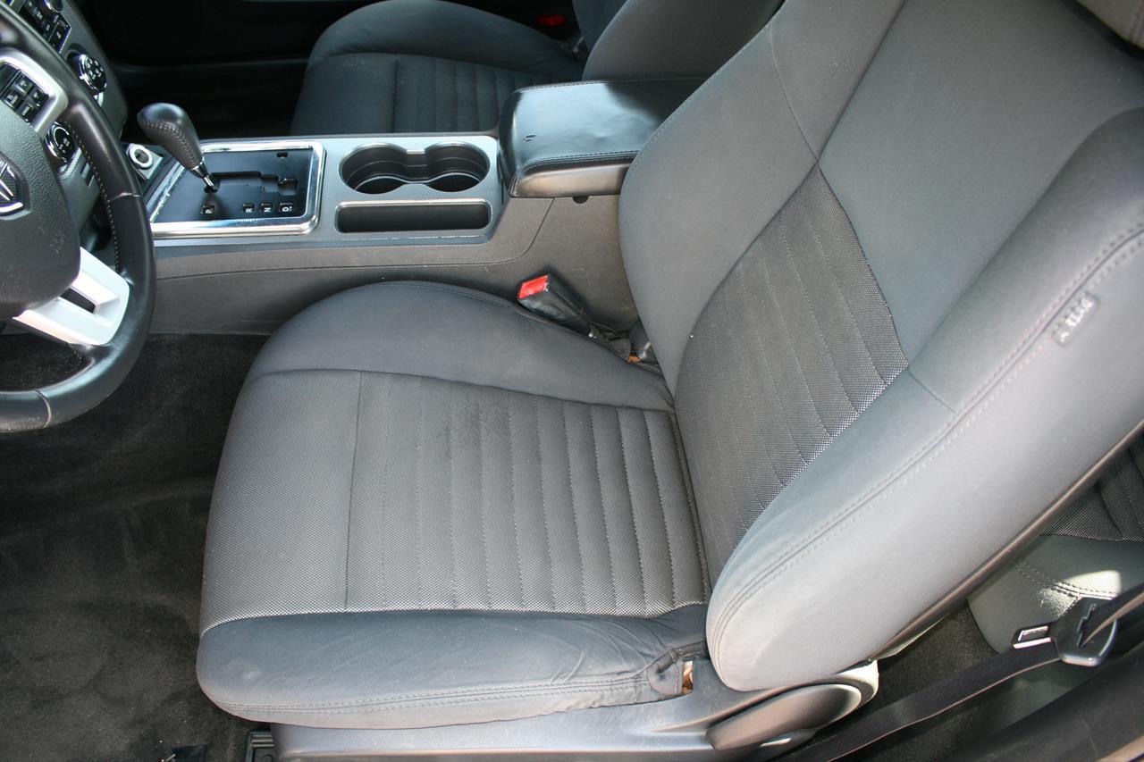 Dodge Challenger 2dr Cpe R/T 2011