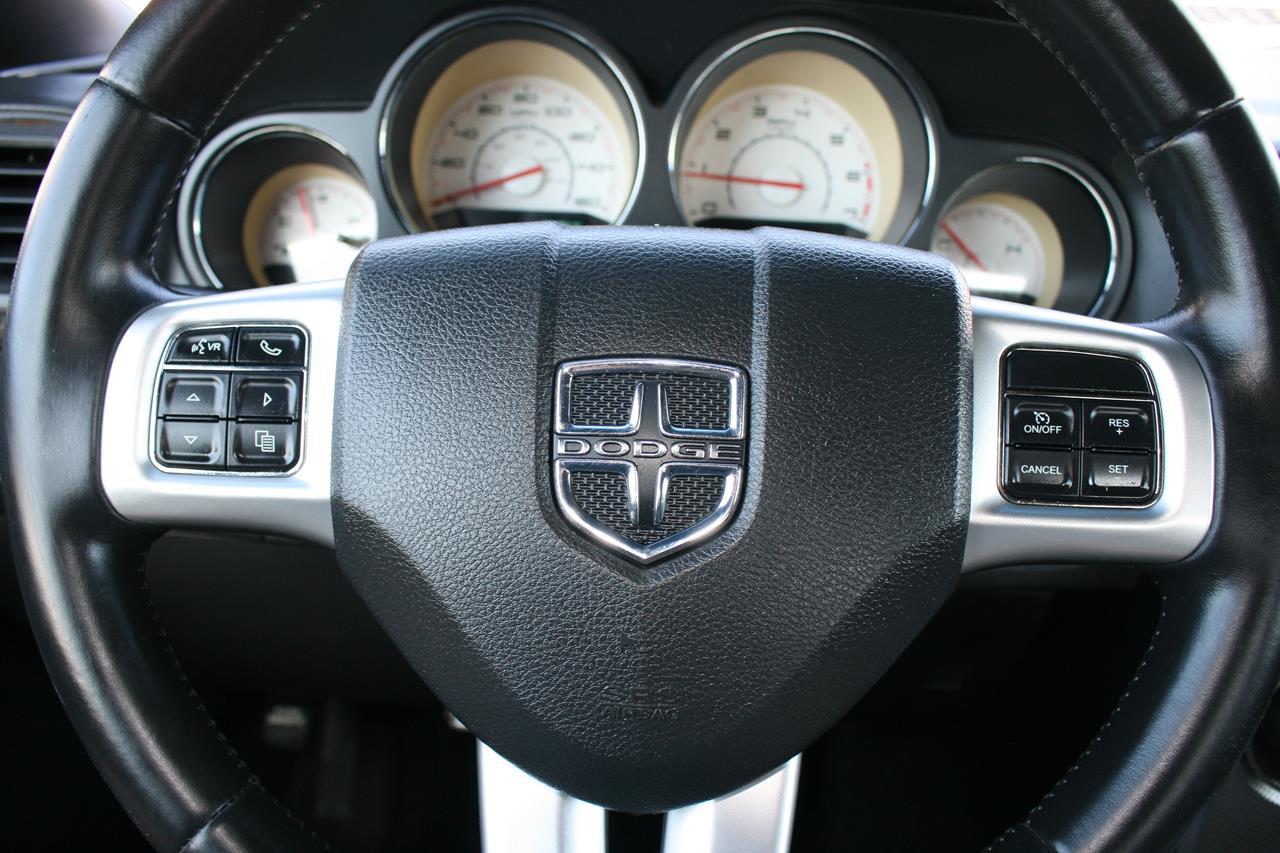 Dodge Challenger 2dr Cpe R/T 2011