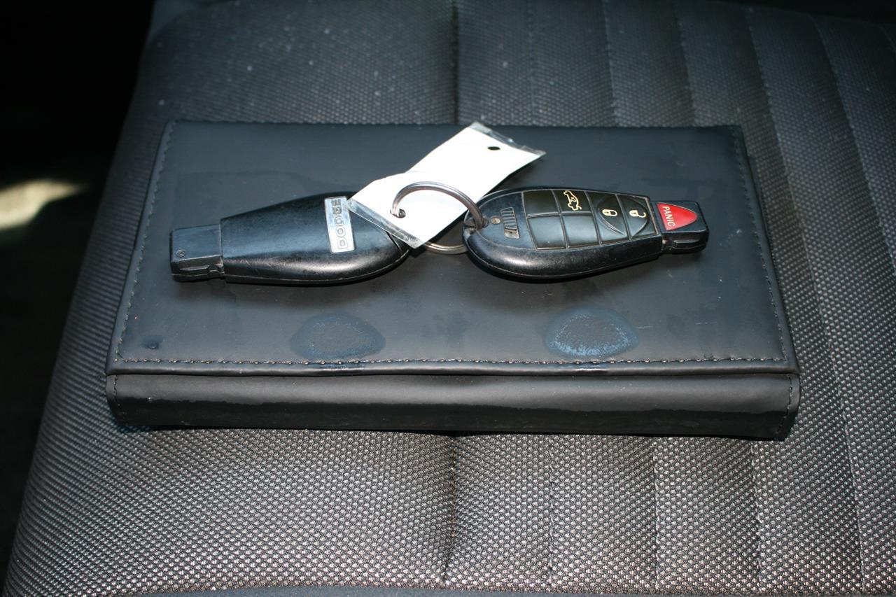 Dodge Challenger 2dr Cpe R/T 2011