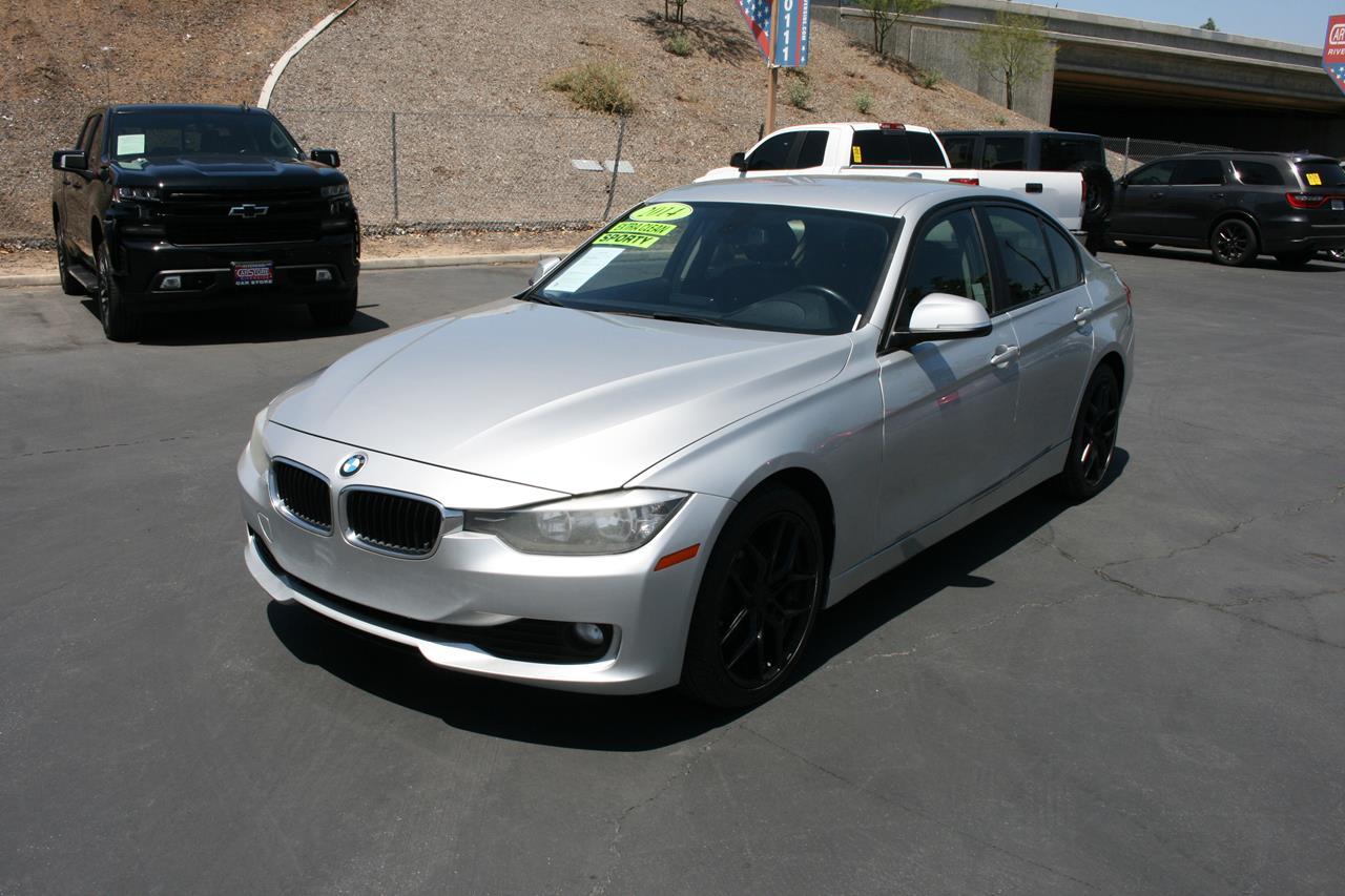 BMW 3 Series 4dr Sdn 320i RWD 2014