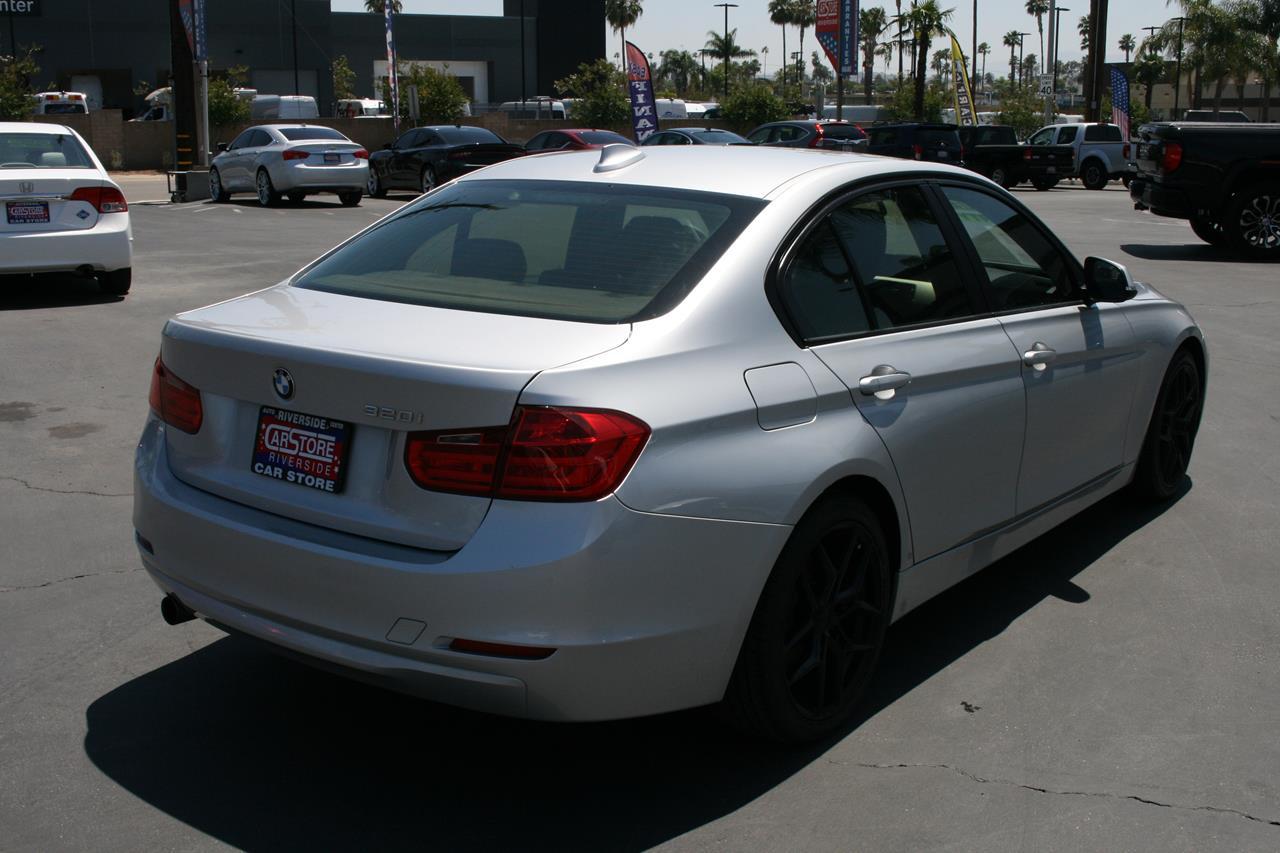 BMW 3 Series 4dr Sdn 320i RWD 2014