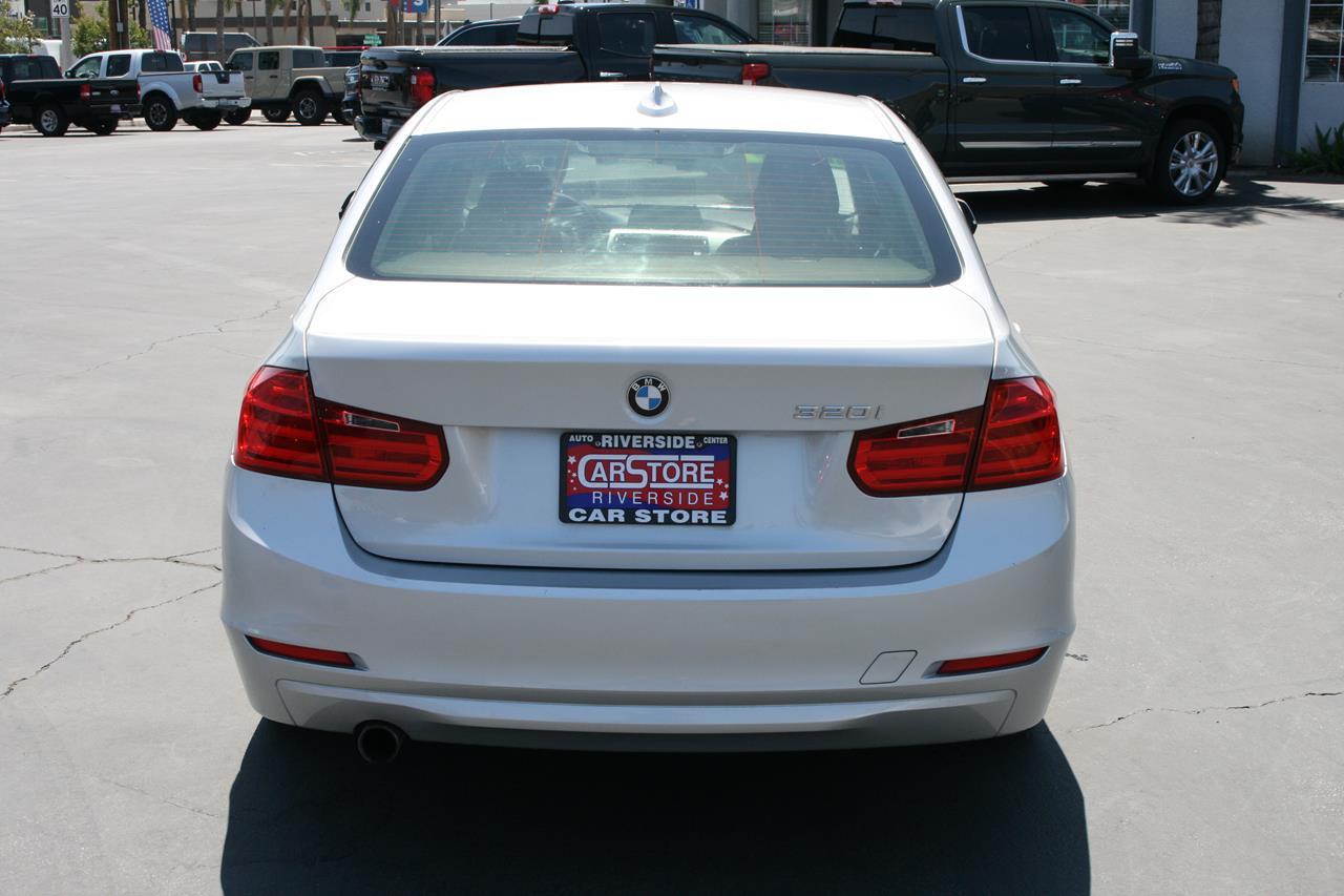 BMW 3 Series 4dr Sdn 320i RWD 2014