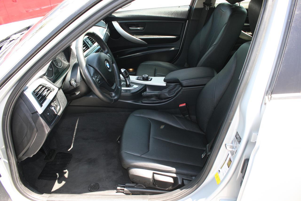 BMW 3 Series 4dr Sdn 320i RWD 2014
