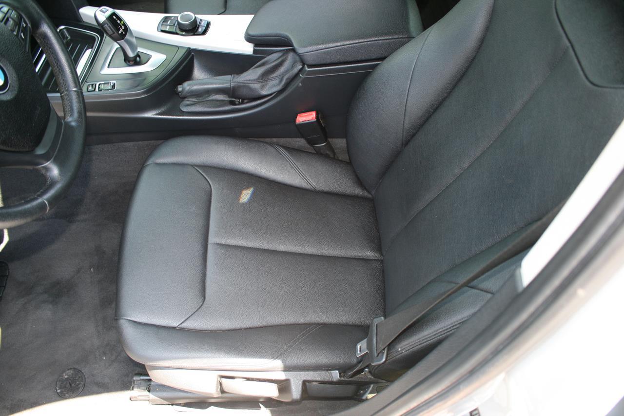 BMW 3 Series 4dr Sdn 320i RWD 2014