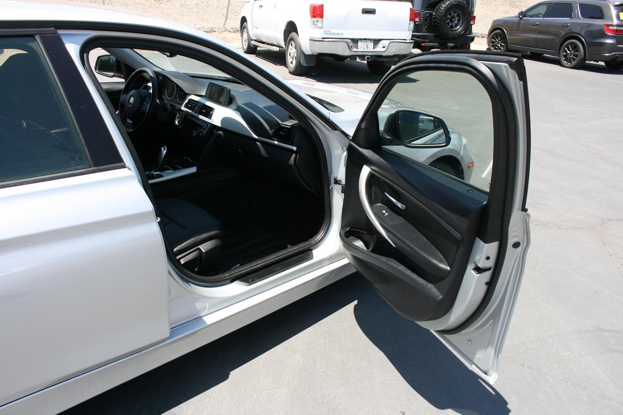 BMW 3 Series 4dr Sdn 320i RWD 2014