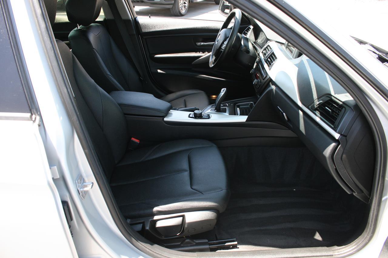 BMW 3 Series 4dr Sdn 320i RWD 2014