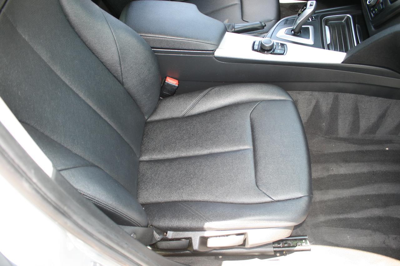 BMW 3 Series 4dr Sdn 320i RWD 2014