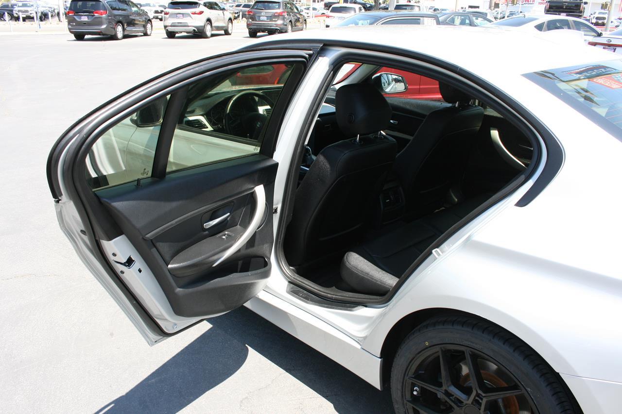 BMW 3 Series 4dr Sdn 320i RWD 2014