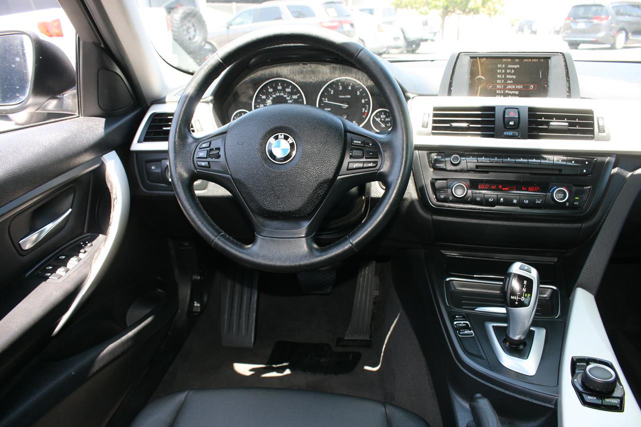 BMW 3 Series 4dr Sdn 320i RWD 2014