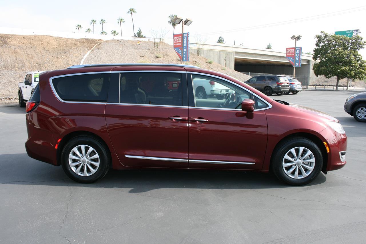 Chrysler Pacifica Touring L FWD 2019