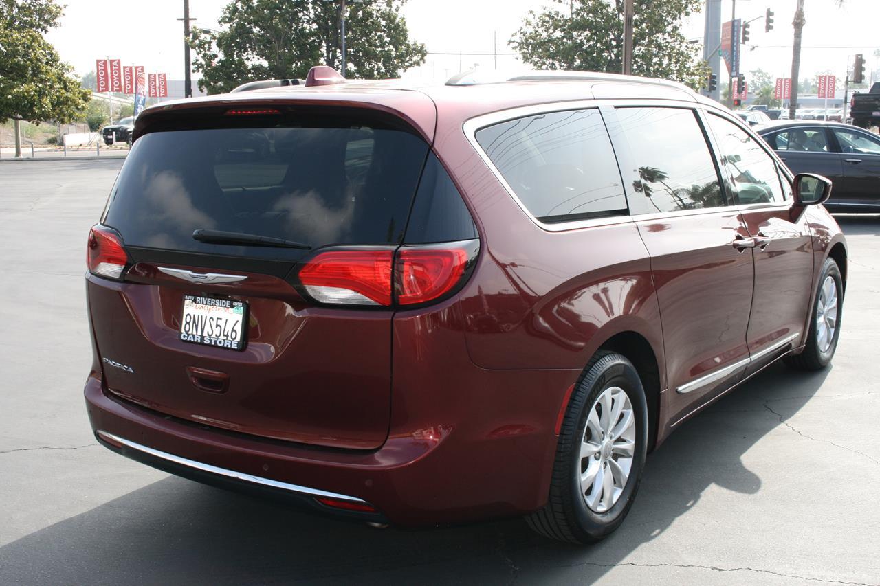 Chrysler Pacifica Touring L FWD 2019