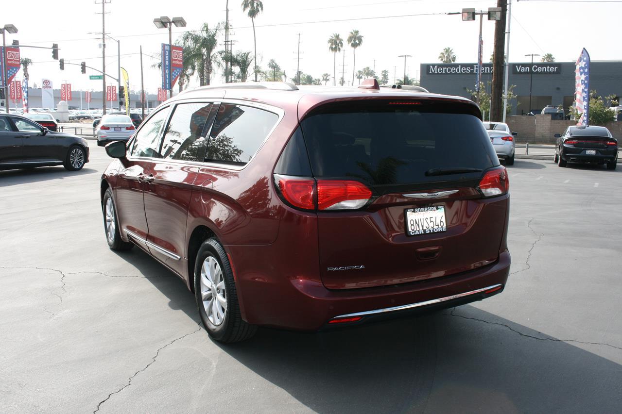 Chrysler Pacifica Touring L FWD 2019