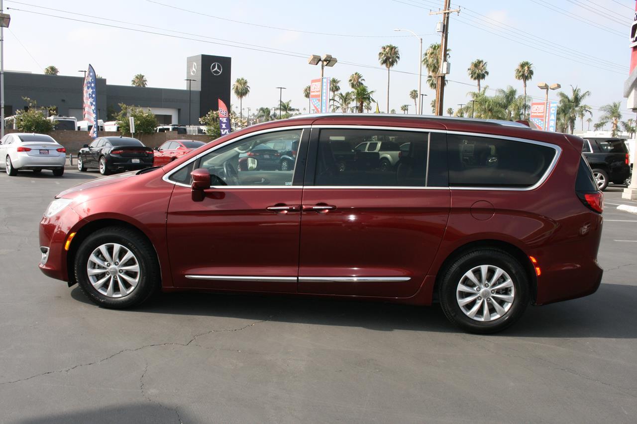 Chrysler Pacifica Touring L FWD 2019
